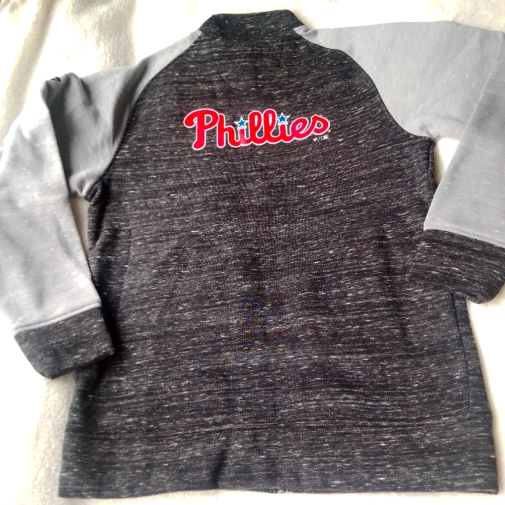 MLB Fanatics Philadelphia Phillies zippered sweatshirt size L.